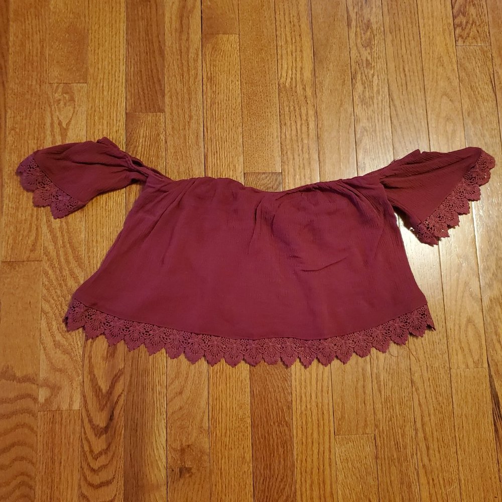 Charlotte russe marron flowy crop top with cap sleaves